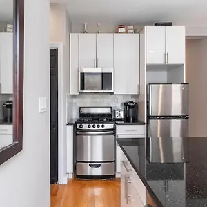 Renovated Lower Eastside 2br Washer Dryer New York